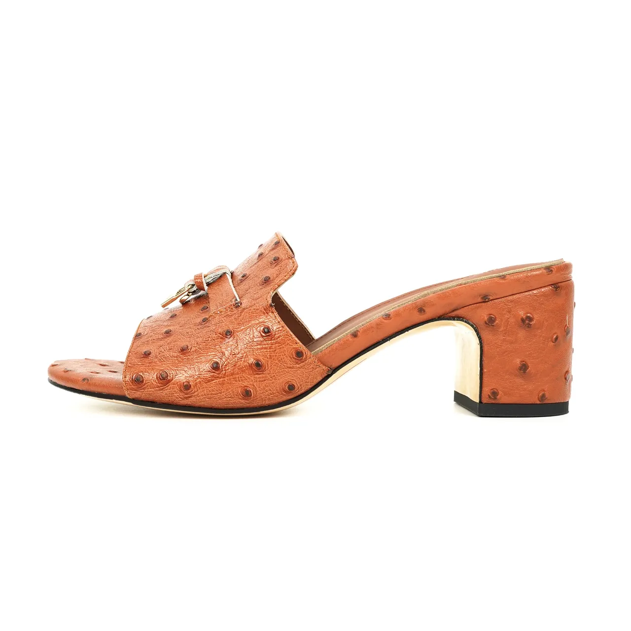 👟👟Ex-factory price 440👟👟 Genuine leather sole +30 suede sheepskin slippers with a strap decorated with Loro Piana My Charms charms and decorated with tone-on-tone stitching. Sophisticated and feminine, it pairs well with both city and resort looks. For those looking for an elegant upgrade, the summer glamor slipper is known for its slim open-back silhouette. size: 35-44 (custom-made sizes 43 and 44 are non-returnable) Upper: imported suede sheep leather (sheep), cowhide ostrich pattern, cowhide snake pattern Lining: imported high-grade mixed sheep silk Heel height: 5.5CM